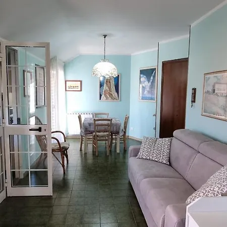 La Casina Al Mare Apartment *