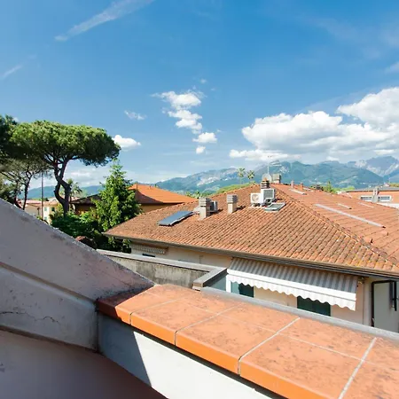 La Casina Al Mare Apartment Marina di Massa